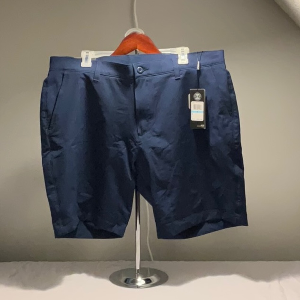 Under Armour men’s golf shorts NWT